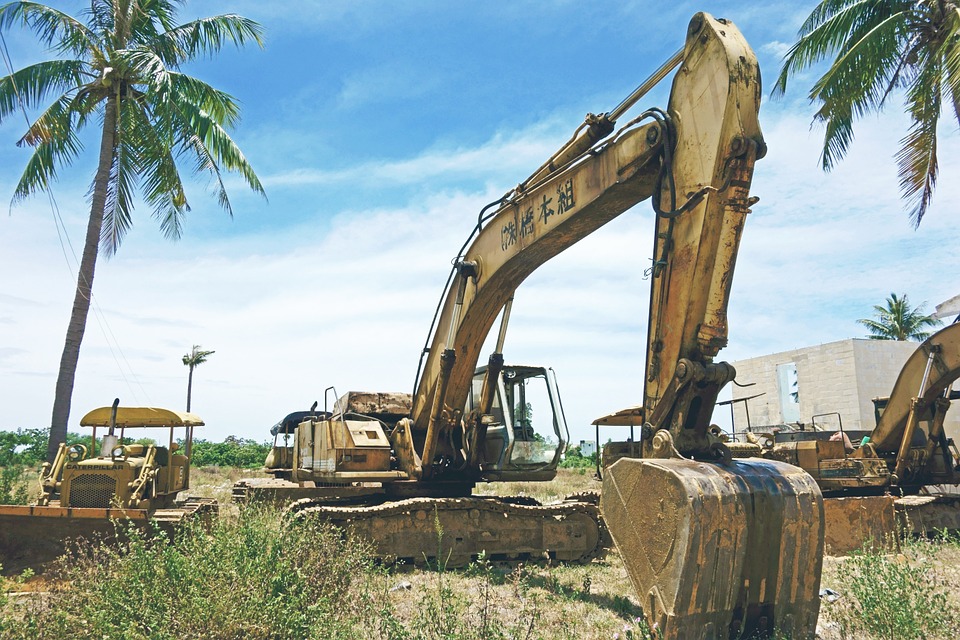What To Consider When Hiring A Heavy Equipment Operator